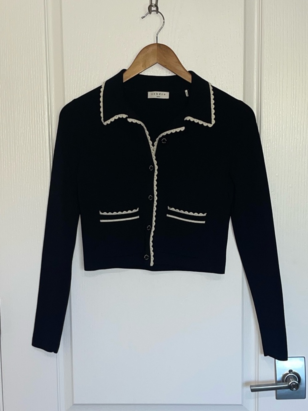 SANDRO LEANNA CROPPED SCALLOPED-TRIM Black Cropped Cardigan White Trim SZ 1 - Picture 8 of 11